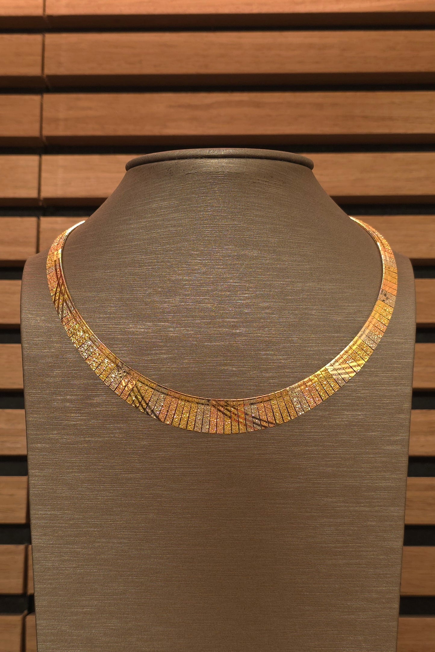 VDV008 Tricolour Gouden Collier