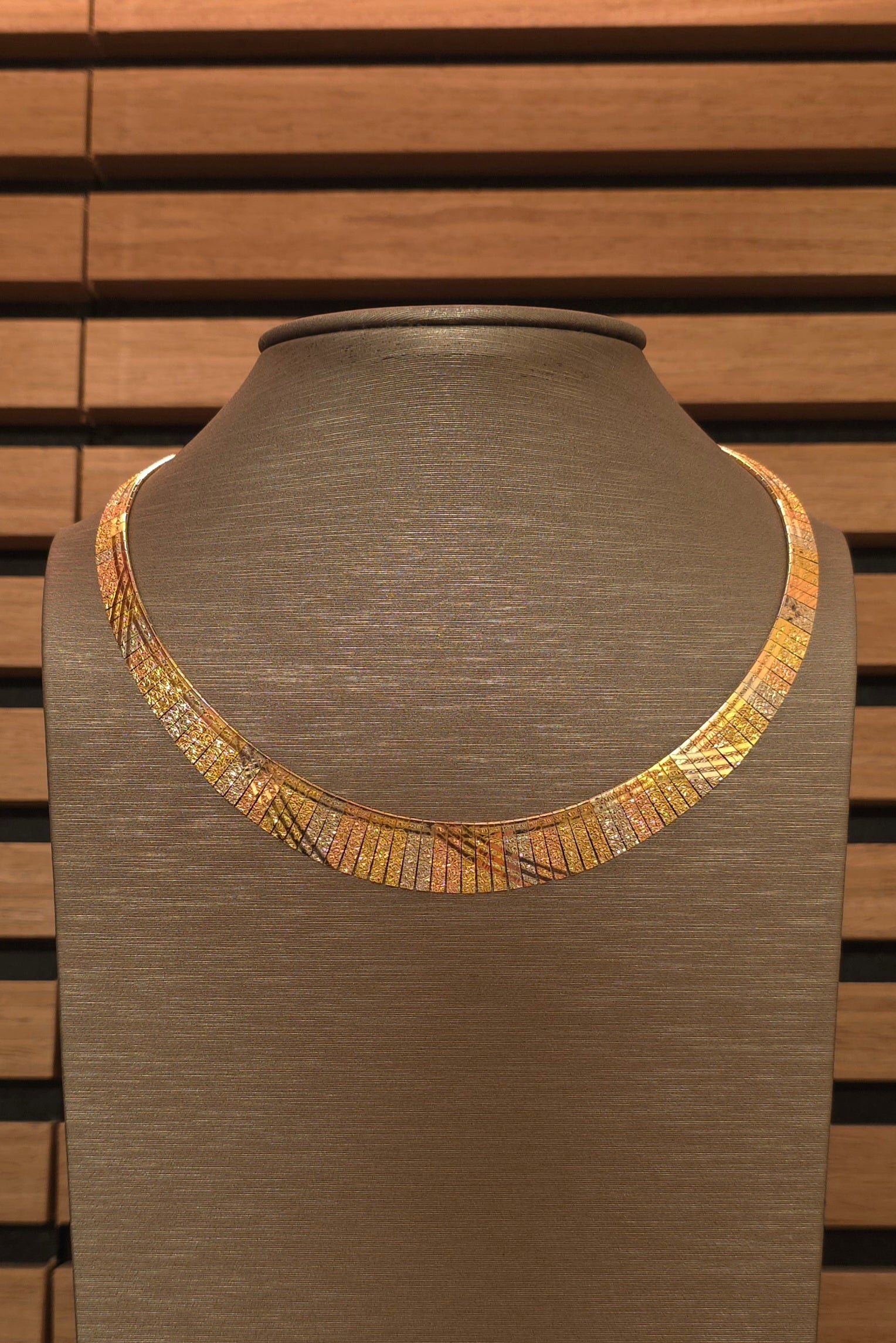 VDV008 Tricolour Gouden Collier