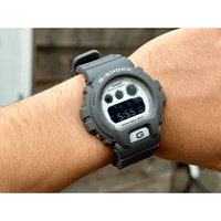 Casio G - Shock Hidden Glow DW - 6900HD - 8ER