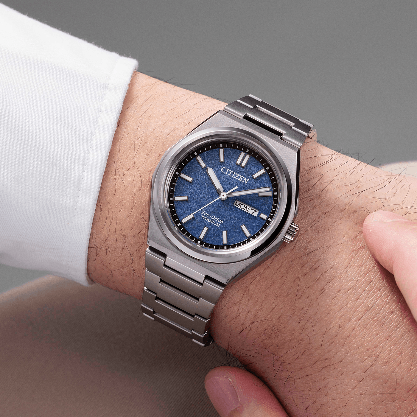 Citizen Core Super Titanium AW0130 - 85LE