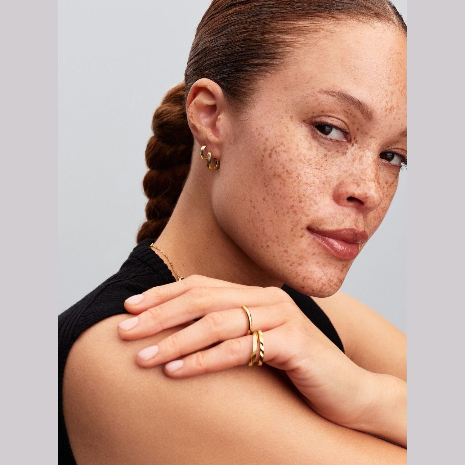 Pandora Gedraaide Huggies Oorringen 263871C00 - Juwelier van Dam