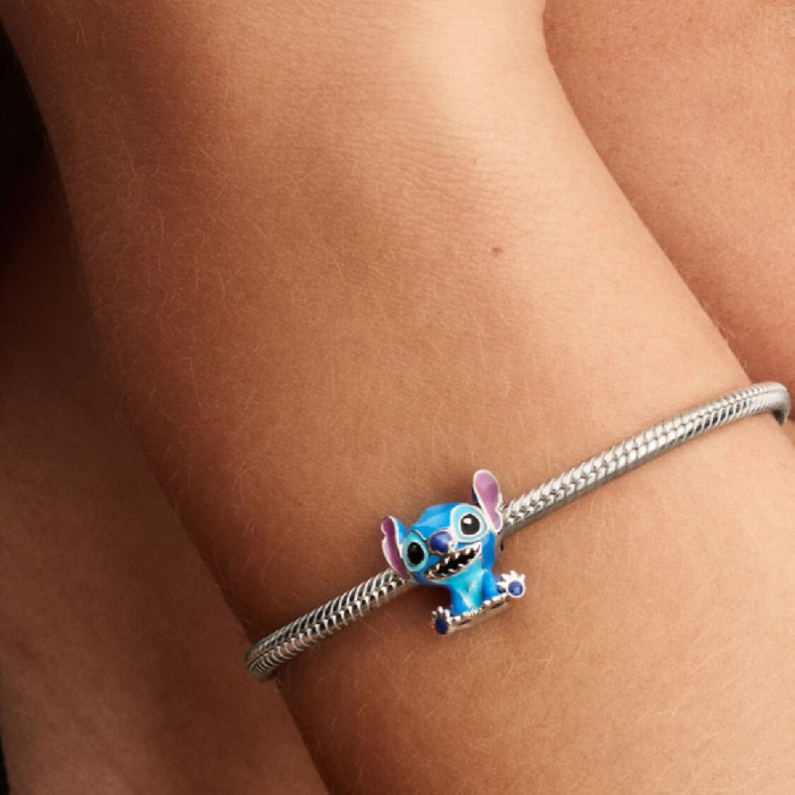 Pandora x Disney Bedel Stitch 793815C01 - Juwelier van Dam